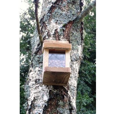Mangeoire en bois recyclés pour écureuils 