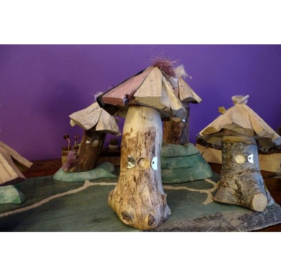 Cabanes des lutins en bois recyclés "résineux et châtaignier" fabrication artisanale