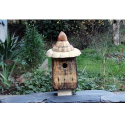 Nichoir en bois recyclés et flammé pour oiseaux -28 mm-toit pointu "4"